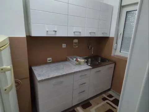 Izdavanje, jednosoban stan, 54m², Centar, Nikšić - image 2