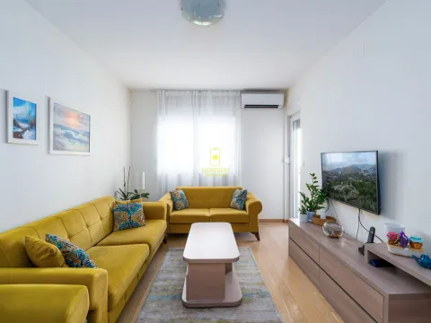 Prodaja, dvosoban stan, 72m², City Kvart, Podgorica - image 1