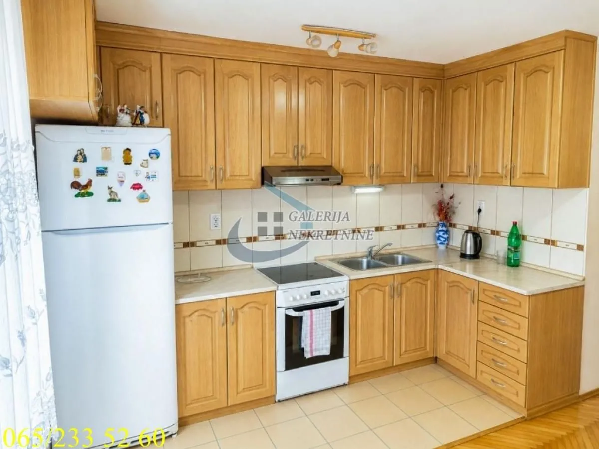 Prodaja, kuća, 190m², Centar, Inđija