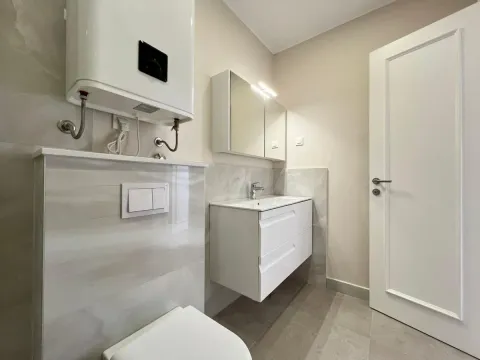 Izdavanje, jednosoban stan, 52m², Centar, Tivat - image 9