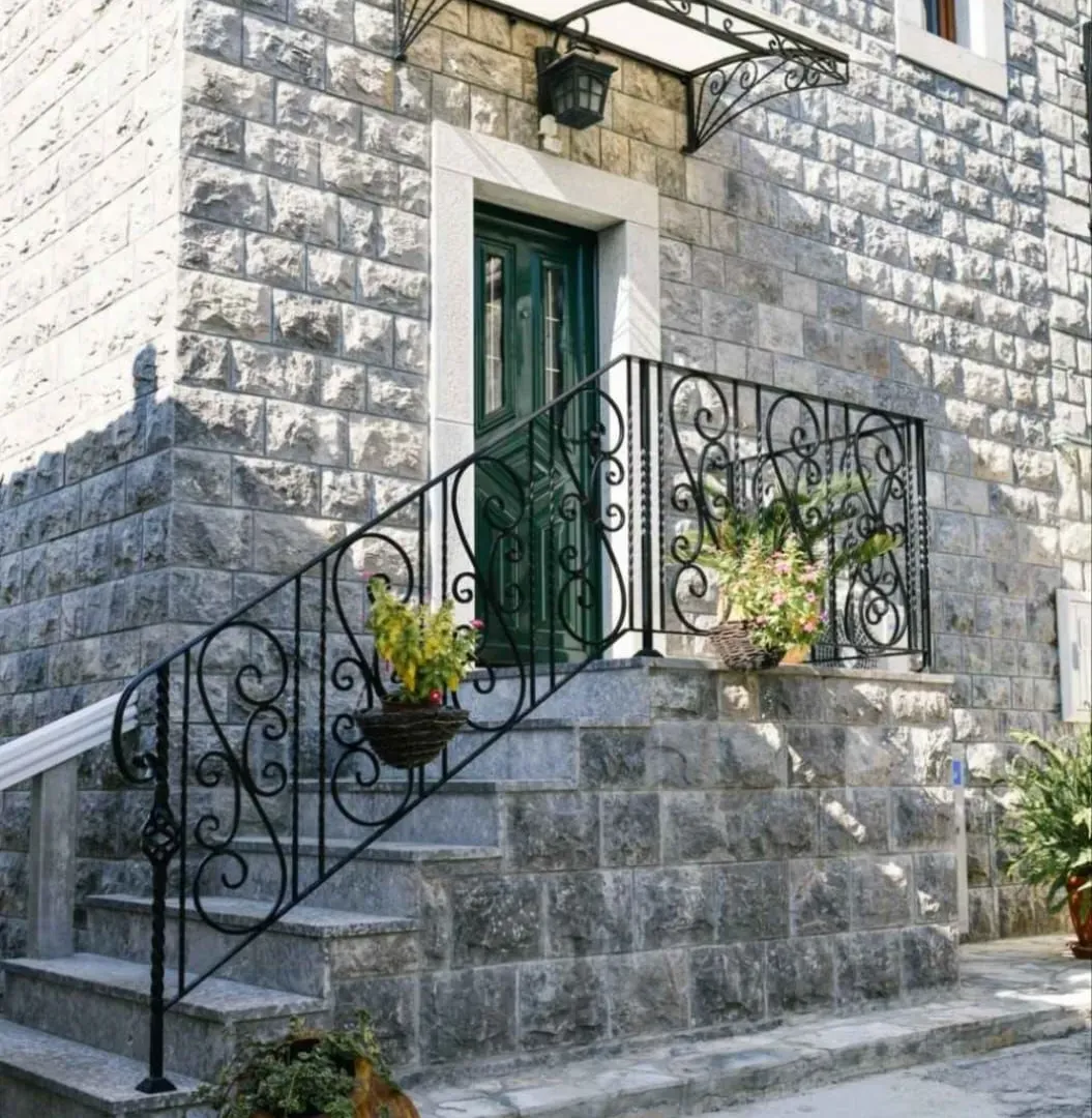 Prodaja, kuća, 107m², Tivat, Crna Gora