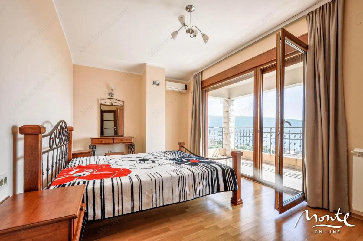 Prodaja, kuća, 227m², Zelenika, Herceg Novi