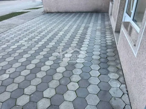 Izdavanje, poslovni prostor, 92m², Batajnica, Beograd - image 10