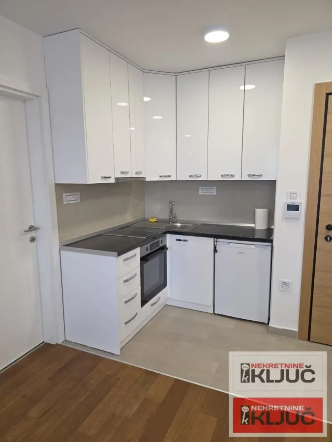 Izdavanje, jednosoban stan, 39m², Rotkvarija, Novi Sad Sve Podlokacije