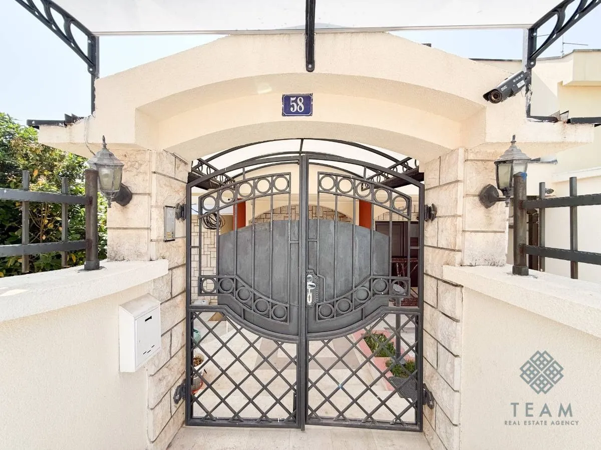 Rent, house, 460m², Gorica C, Podgorica