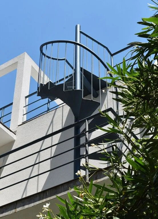 Izdavanje, jednosoban stan, 90m², Lazi, Budva
