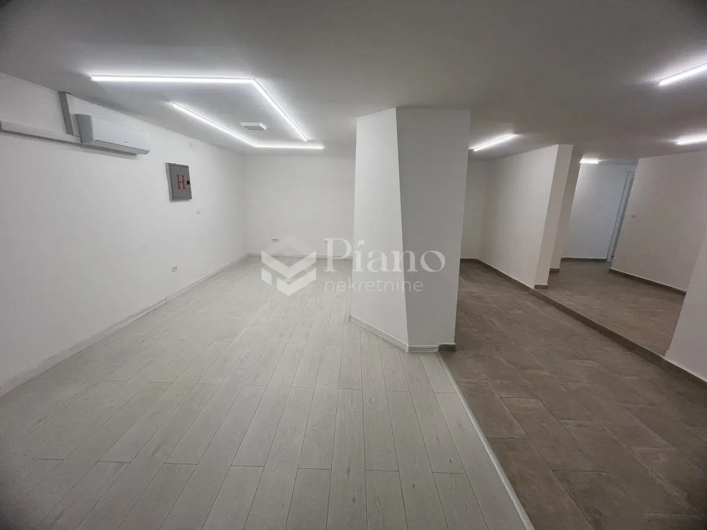 Rent, office space, 294m², Blok 5, Podgorica