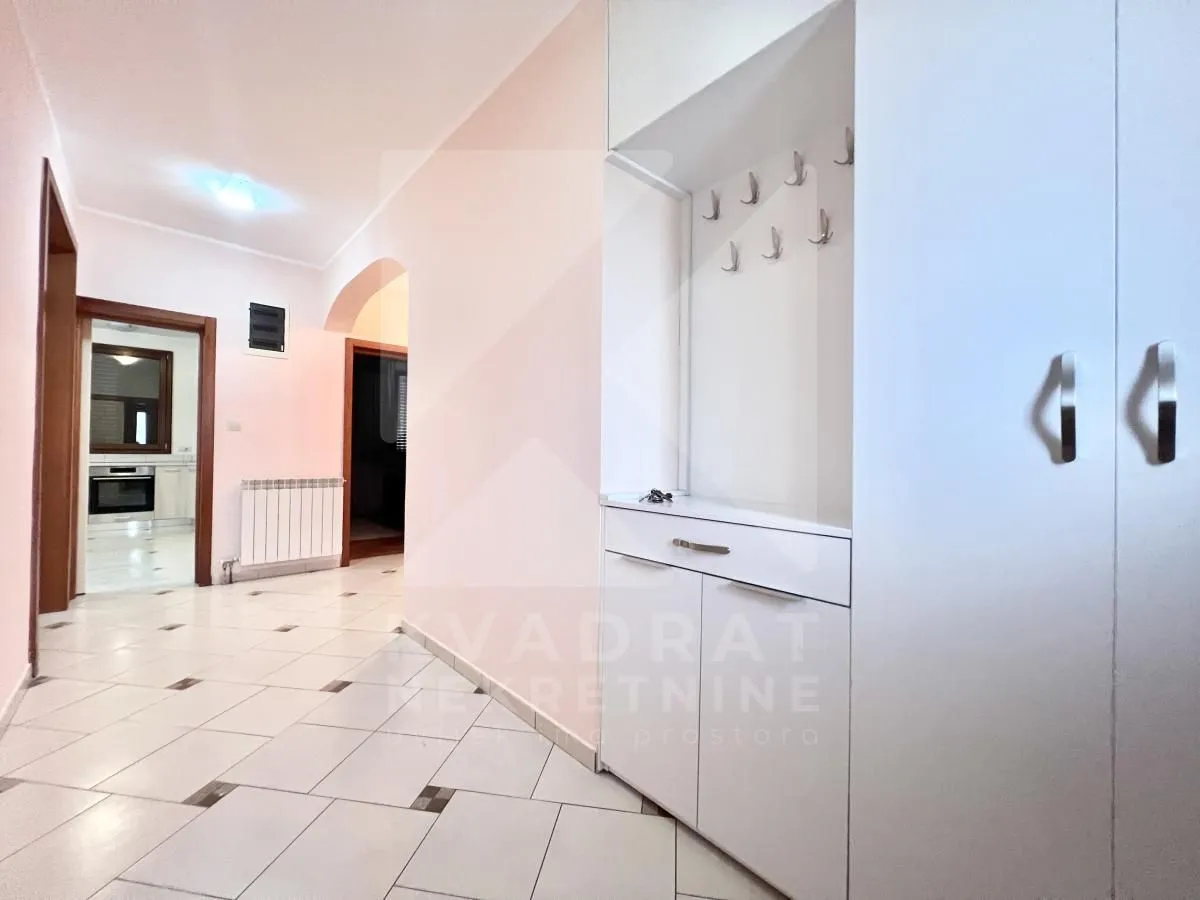 Izdavanje, dvosoban stan, 80m², Zagorič, Podgorica