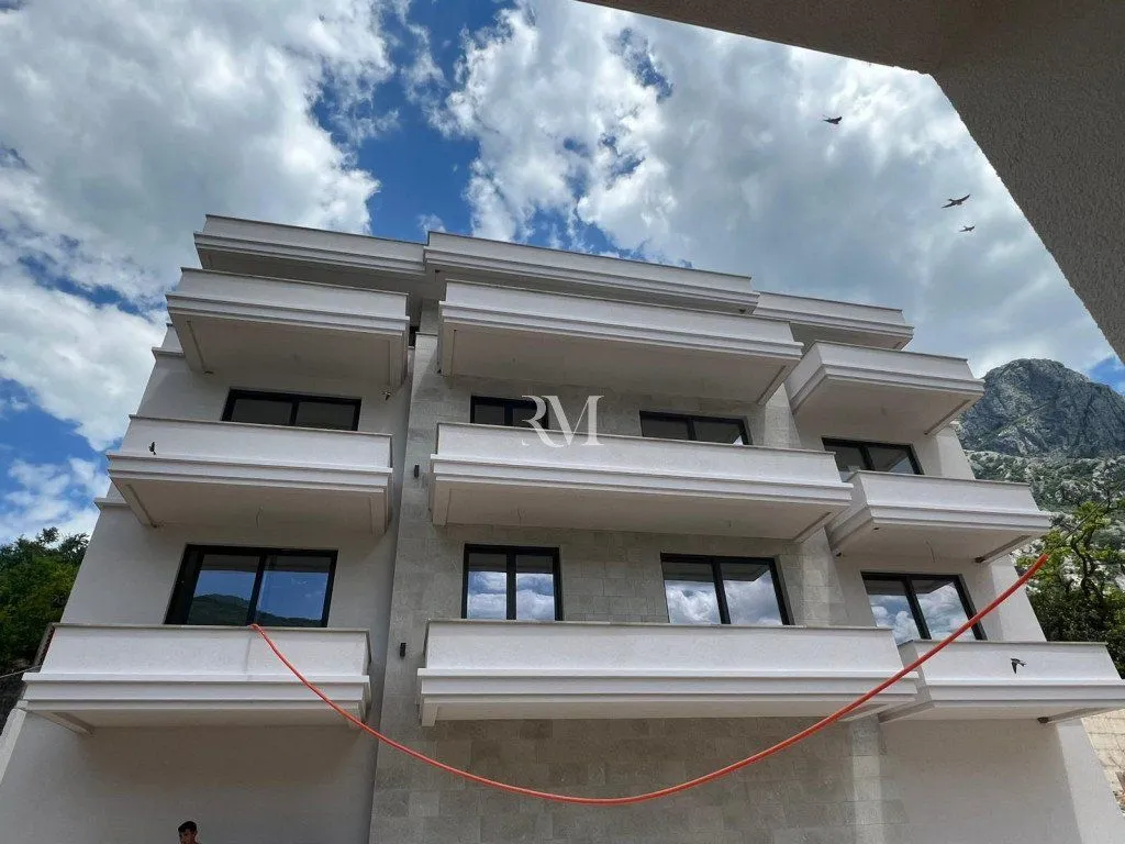 Prodaja, dvosoban stan, 52m², Dobrota, Kotor