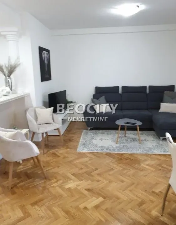 Izdavanje, dvosoban stan, 63m², Centar, Novi Sad