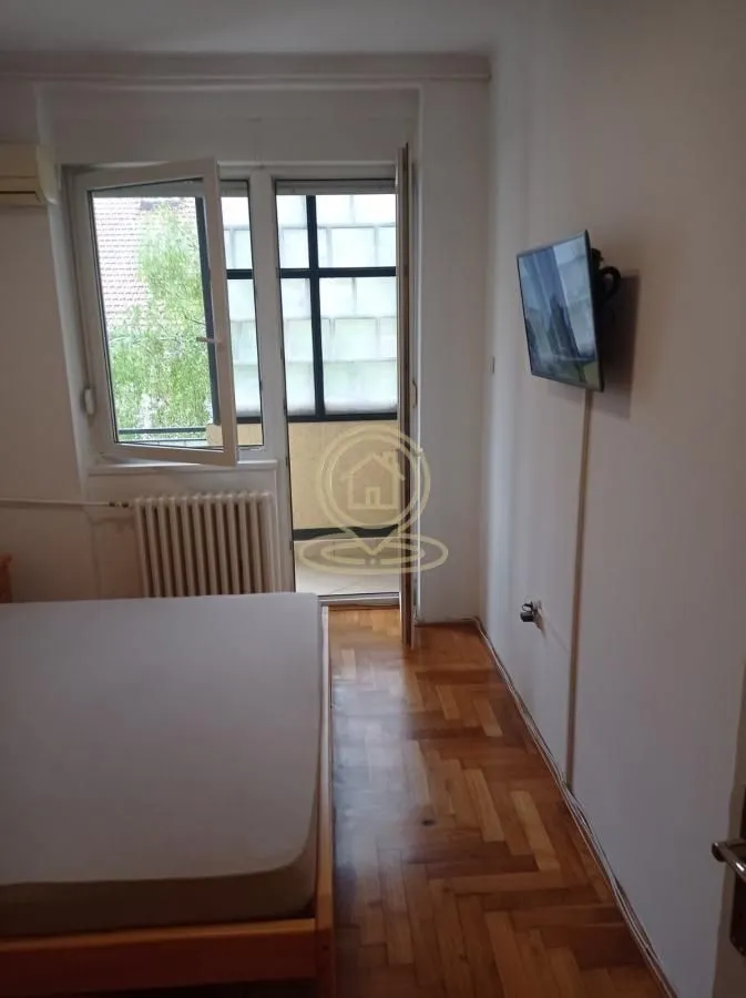 Izdavanje, trosoban stan, 82m², Centar, Novi Sad