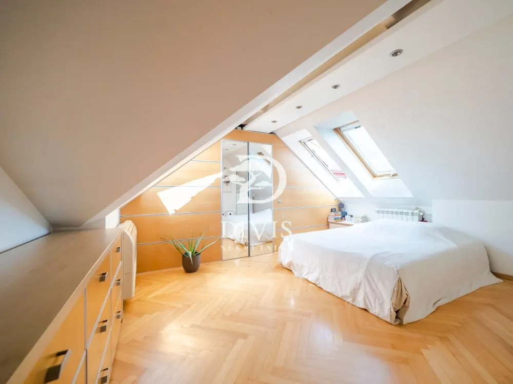 Sale, four bedroom apartment, 97m², Kalenić Pijaca, Vračar Sve Podlokacije