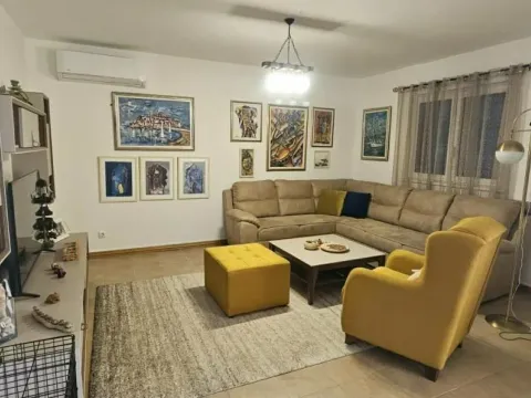 Sale, two bedroom apartment, 80m², Bečići, Budva - image 2