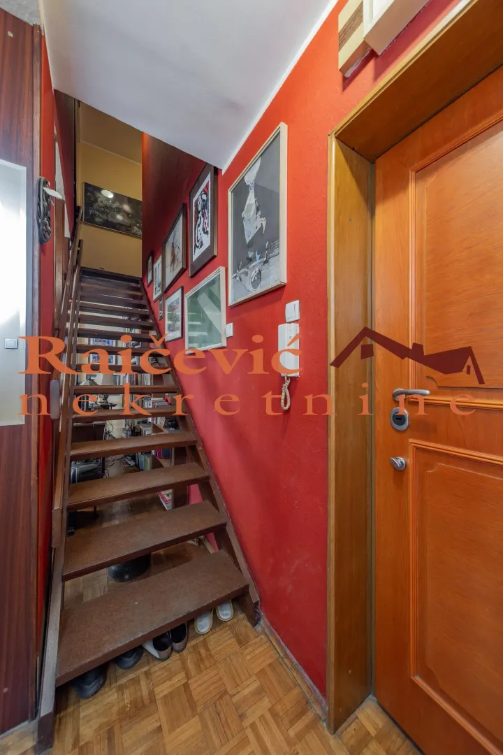 Prodaja, trosoban stan, 97m², Vračar, Šid