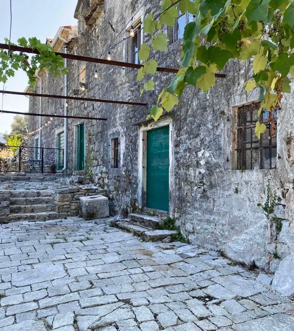Sale, house, 180m², Gornji Stoliv, Kotor