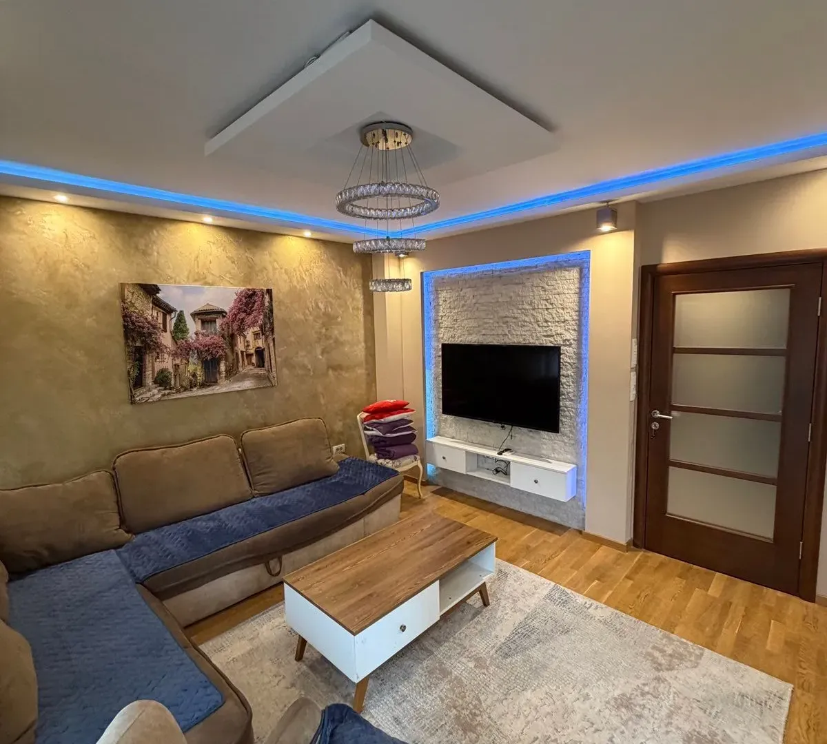 Izdavanje, dvosoban stan, 70m², Tološi, Podgorica