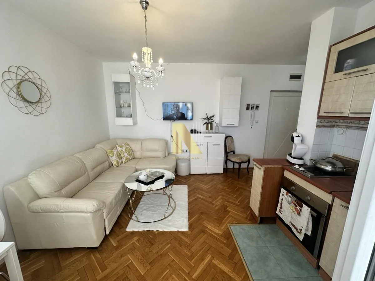 Prodaja, garsonjera, 23m², Bulevar Oslobodjenja, Novi Sad Sve Podlokacije