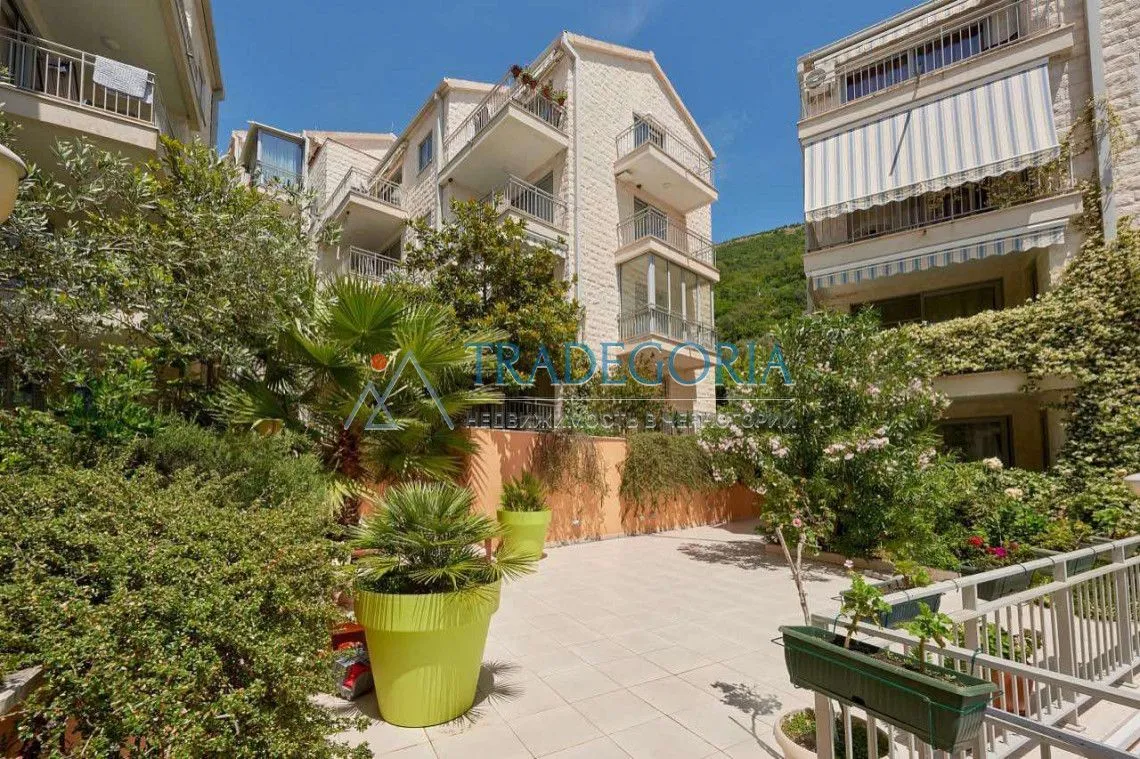 Prodaja, dvosoban stan, 68m², Petrovac, Budva