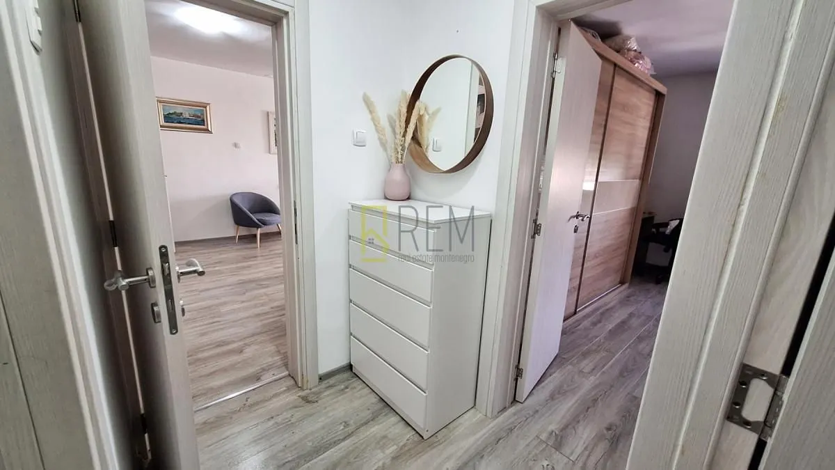 Prodaja, dvosoban stan, 72m², Lepa Kata, Podgorica