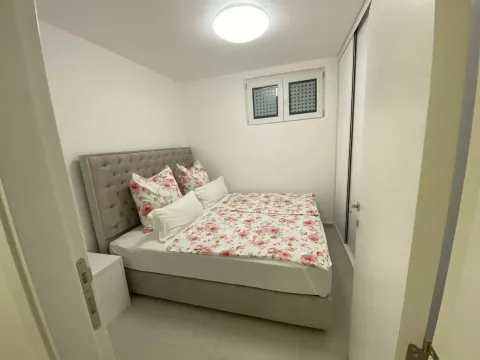 Rent, one bedroom apartment, 50m², Vidikovac, Budva - image 9