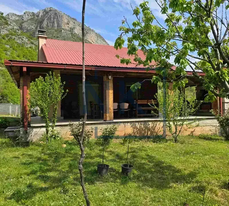 Sale, house, 112m², Bioče, Podgorica