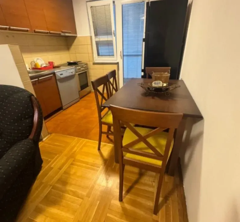 Izdavanje, jednosoban stan, 40m², Preko Morače, Podgorica