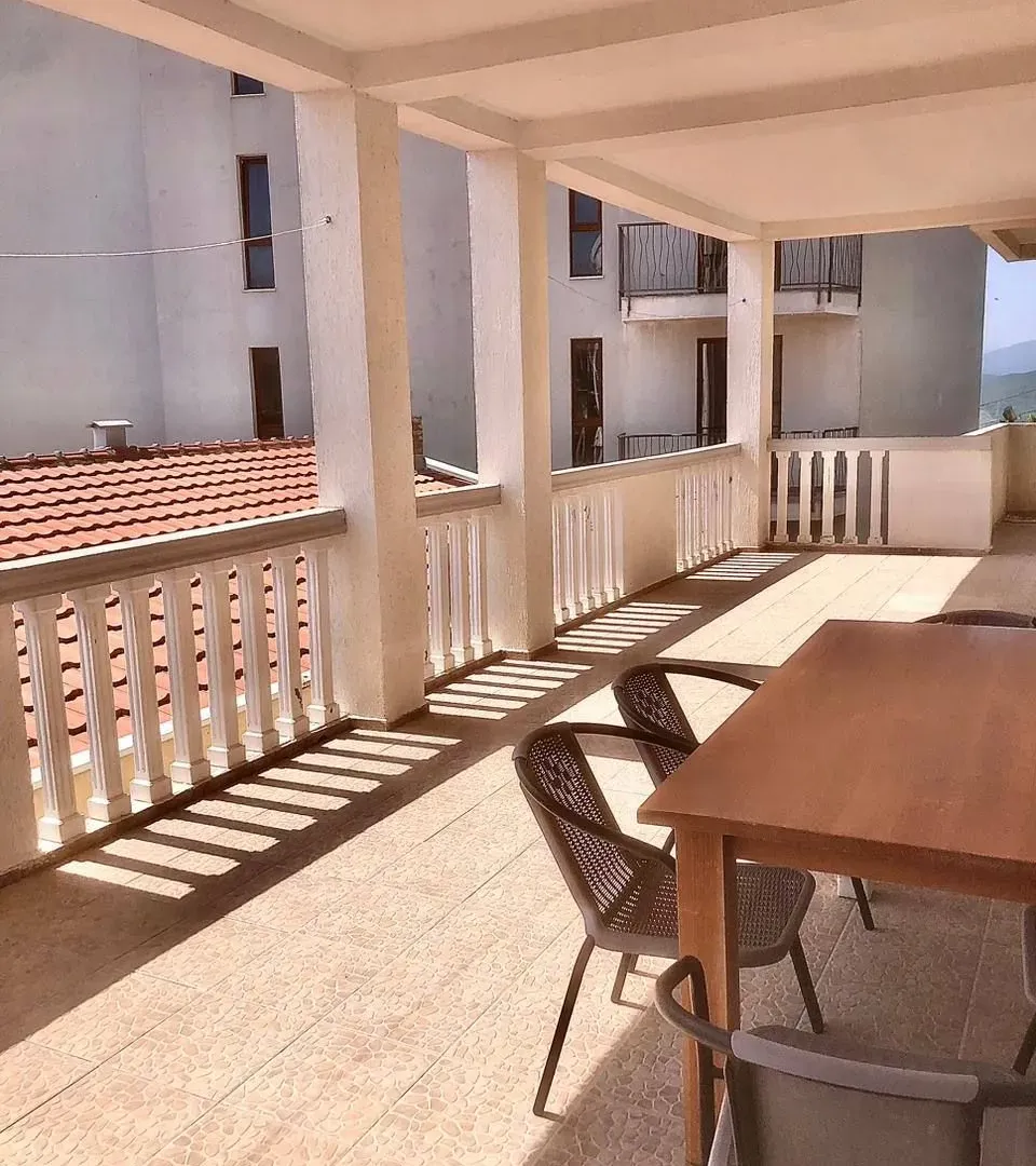Izdavanje, trosoban stan, 110m², Seoce, Budva
