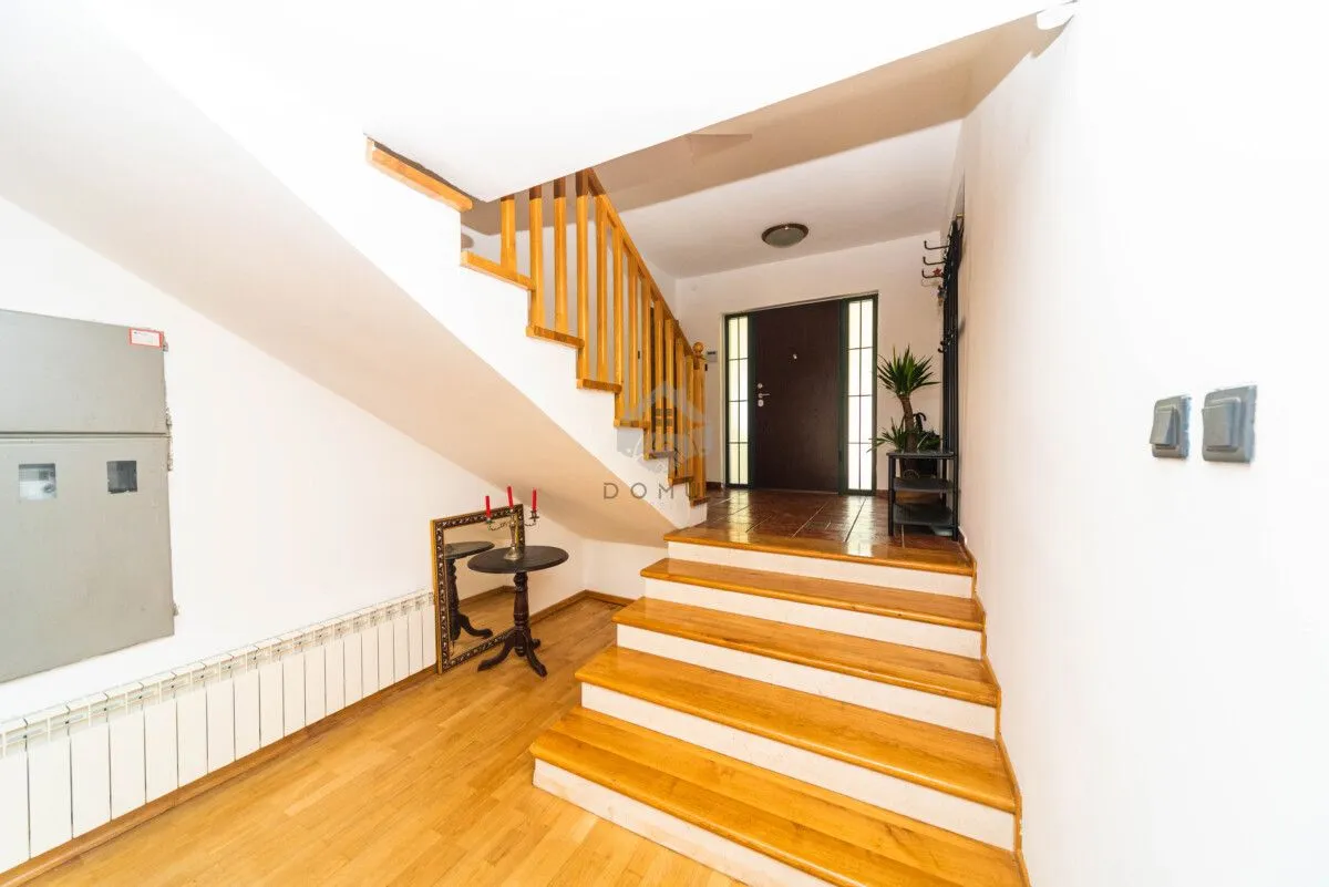Rent, house, 280m², Gorica C, Podgorica