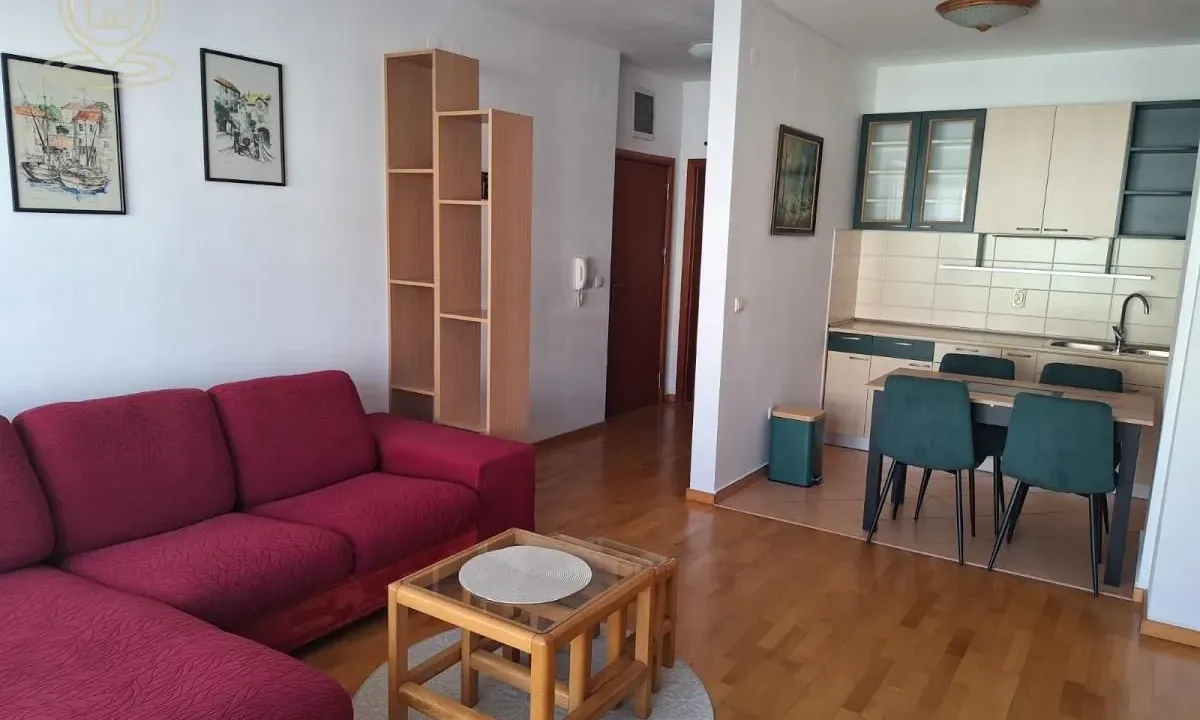 Izdavanje, dvosoban stan, 58m², Stari grad, Novi Sad