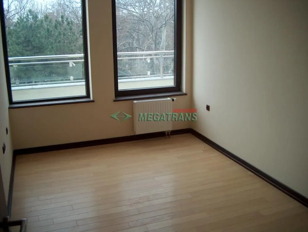 Izdavanje, četvorosoban stan, 170m², Novi Sad Sve Podlokacije, Novi Sad