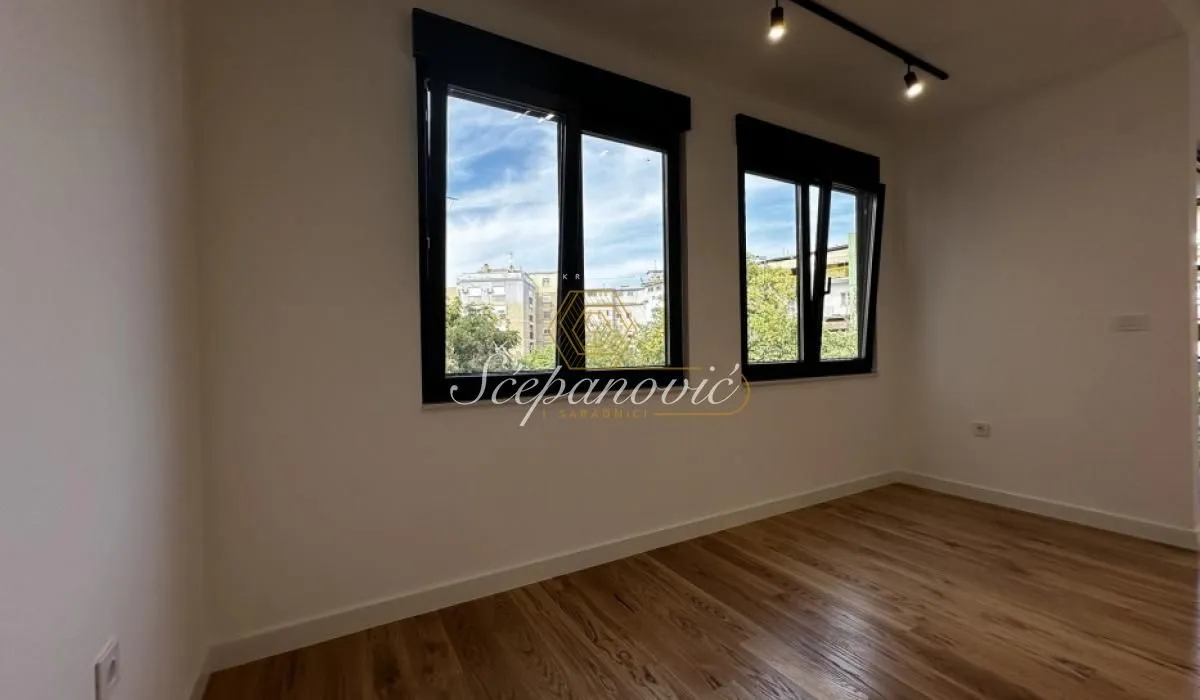 Prodaja, četvorosoban stan, 110m², Centar, Novi Sad
