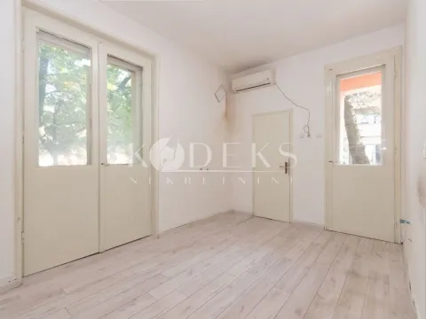 Izdavanje, poslovni prostor, 85m², Centar, Podgorica - image 13