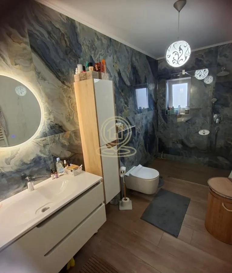 Prodaja, kuća, 270m², Blok 8, Petrovaradin