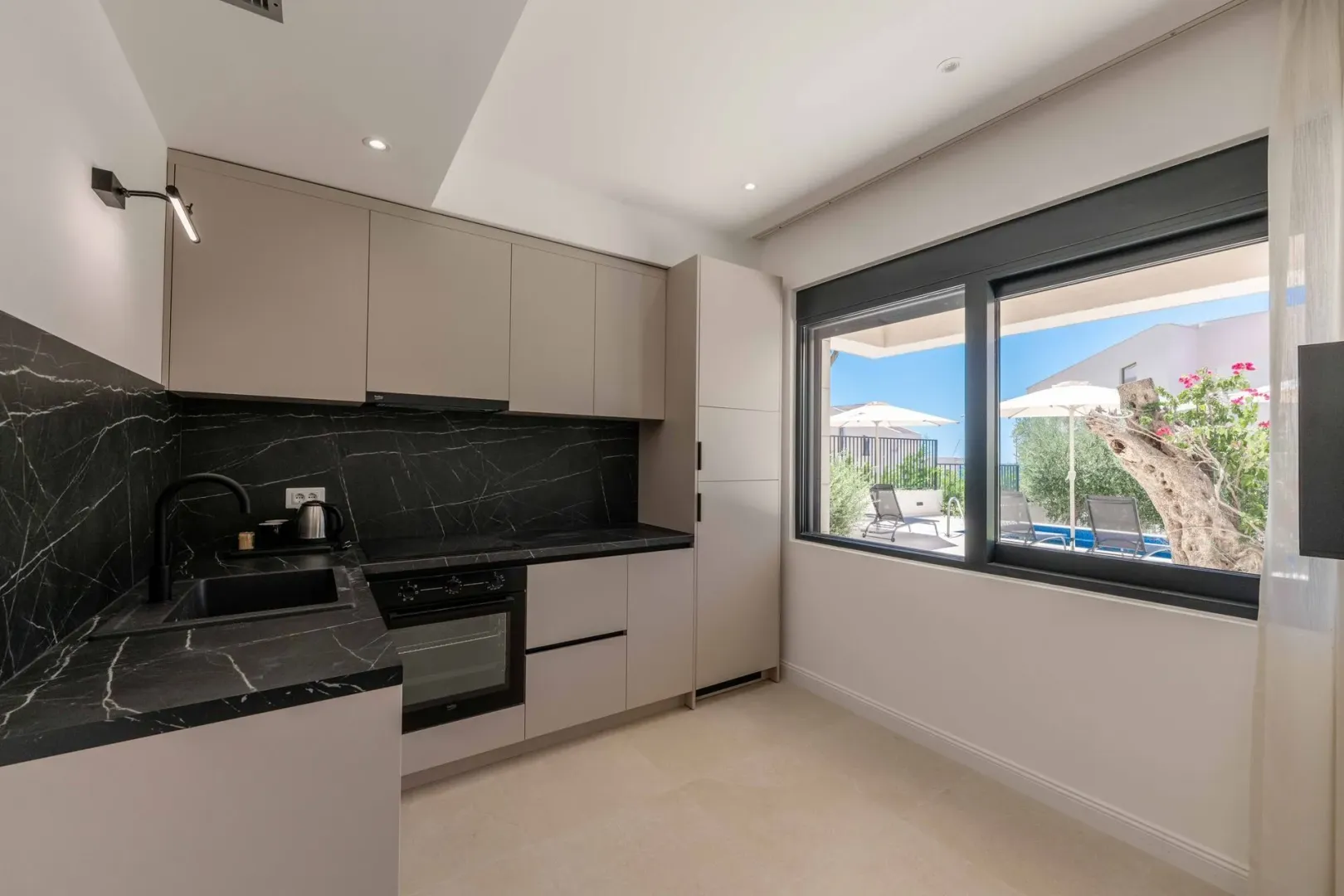 Rent, house, 200m², Reževići, Budva