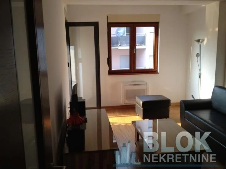 Izdavanje, jednosoban stan, 45m², Gorica C, Podgorica