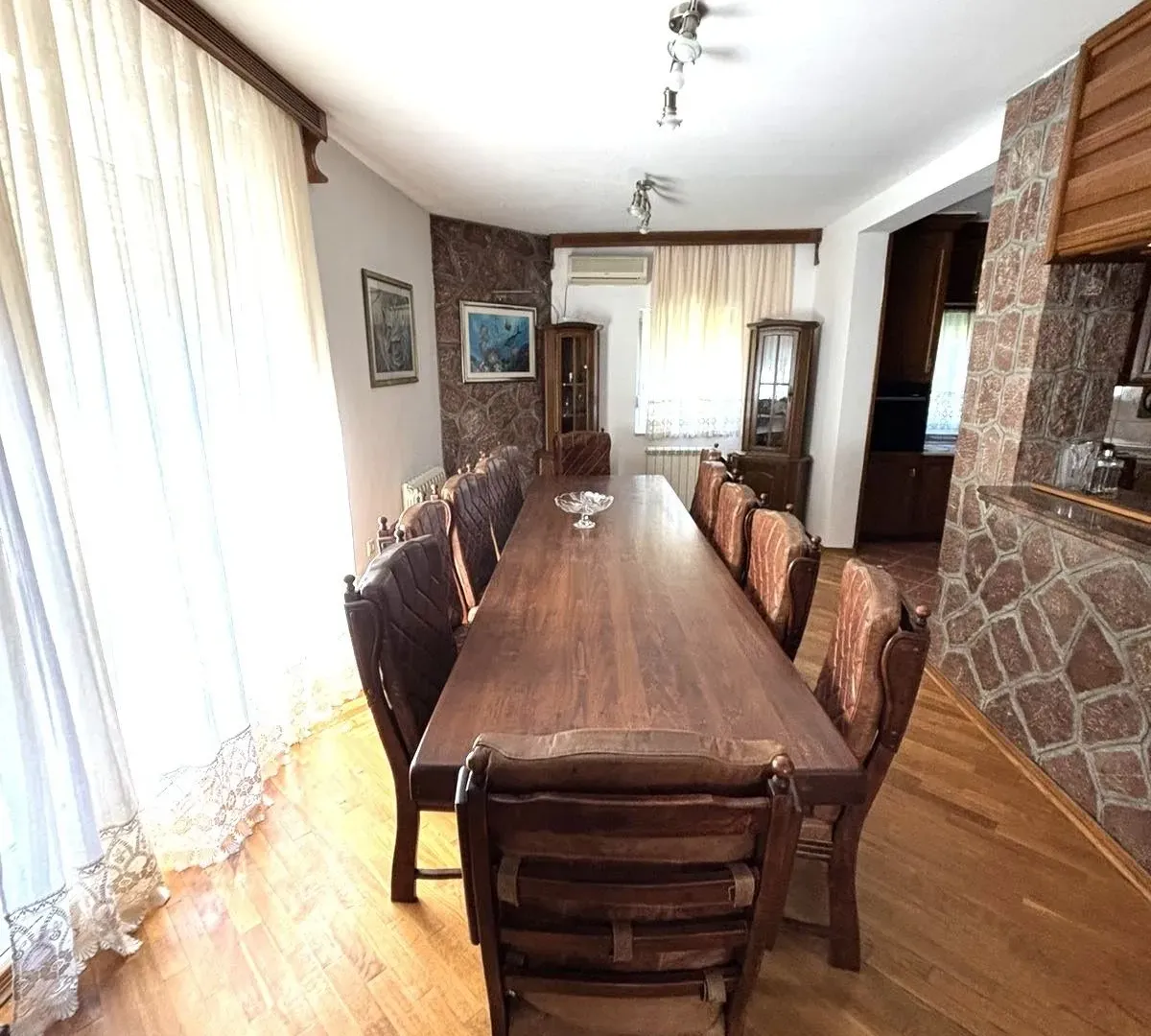 Rent, house, 300m², Zagorič, Podgorica