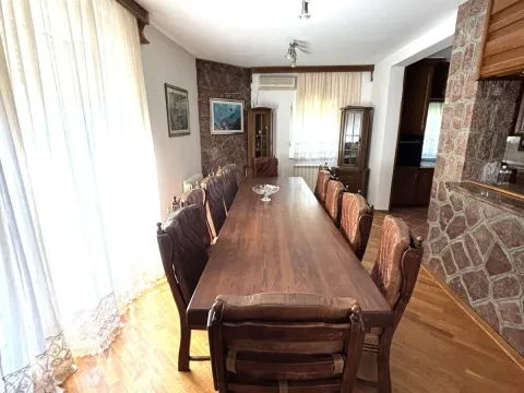 Rent, house, 300m², Zagorič, Podgorica - image 7