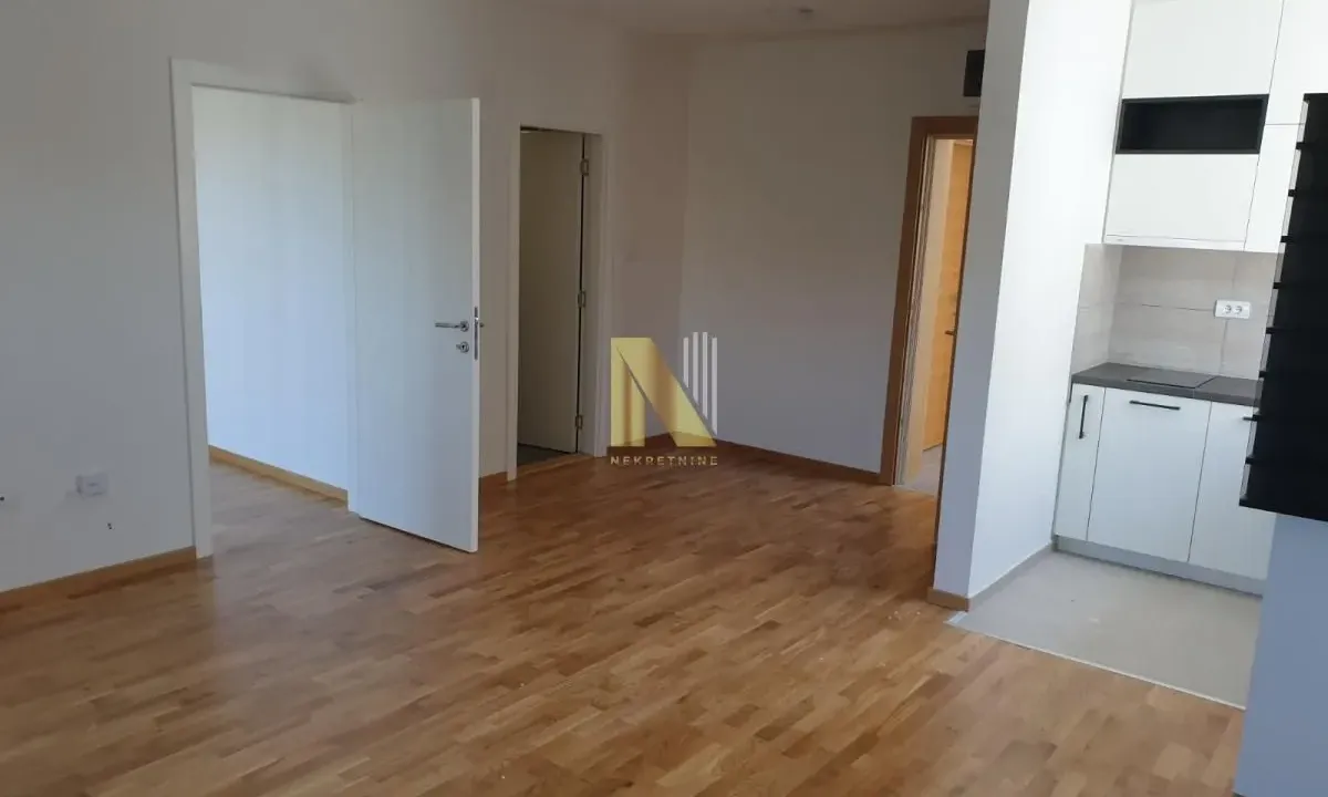 Izdavanje, poslovni prostor, 42m², Telep, Novi Sad Sve Podlokacije