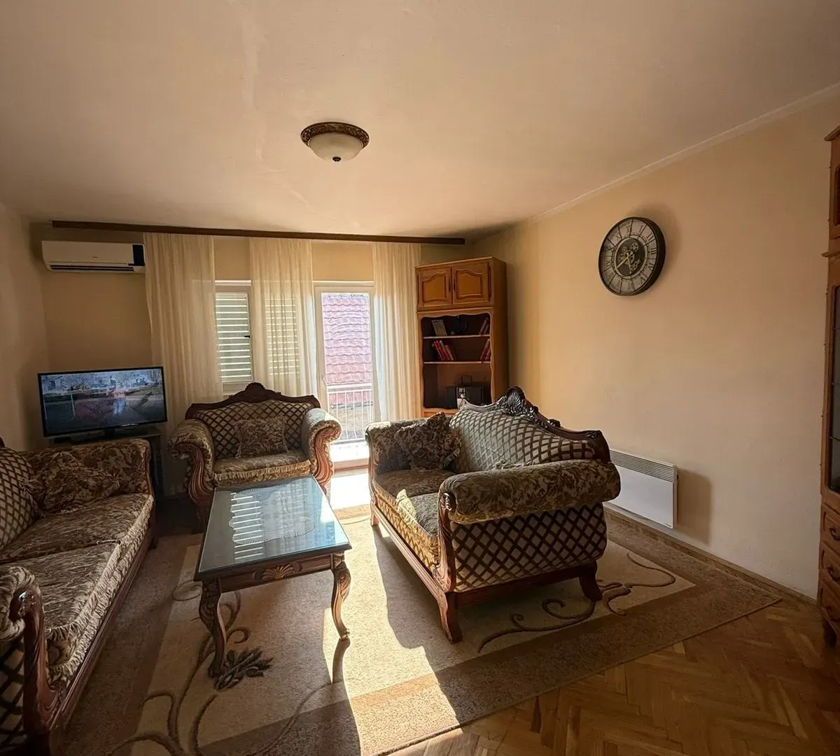 Izdavanje, dvosoban stan, 120m², Marići, Tivat