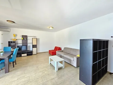 Izdavanje, jednosoban stan, 69m², Budva, Crna Gora - image 16