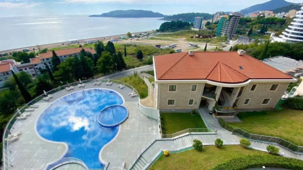 Sale, three bedroom apartment, 236m², Bečići, Budva
