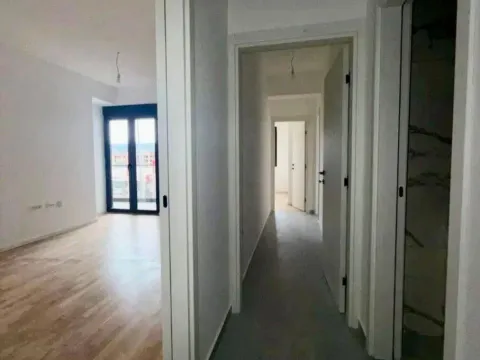 Prodaja, trosoban stan, 83m², Stari Aerodrom, Podgorica - image 7