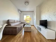 Izdavanje, dvosoban stan, 60m², Stari Aerodrom, Podgorica - image 1