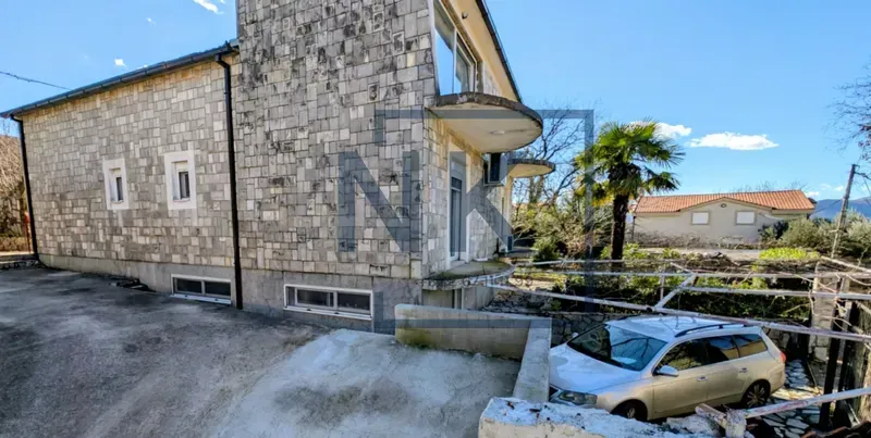 Prodaja, kuća, 350m², Vranići, Podgorica