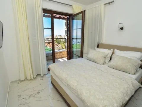 Rent, four bedroom apartment, 180m², Blizikuće, Budva - image 5