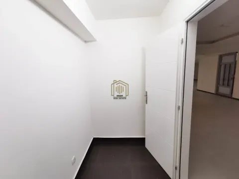 Izdavanje, poslovni prostor, 150m², Podgorica, Crna Gora - image 6