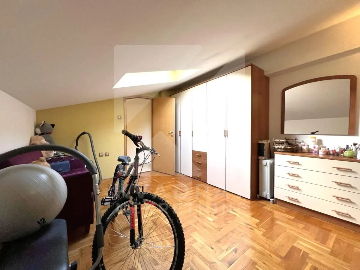 Prodaja, četvorosoban stan, 121m², Krivi Most, Podgorica