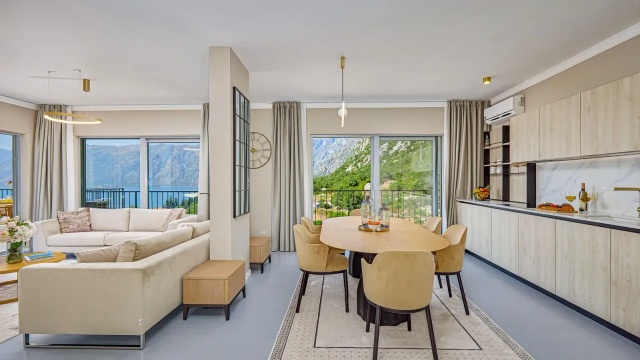 Sale, three bedroom apartment, 158m², Dobrota, Kotor