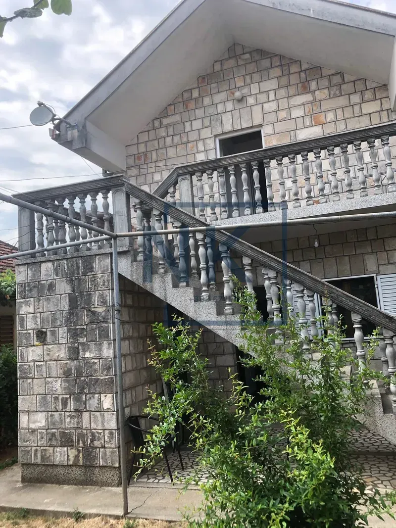 Prodaja, kuća, 250m², Masline, Podgorica