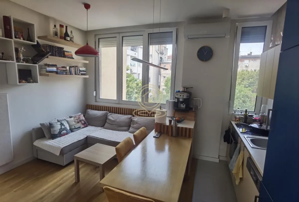 Izdavanje, trosoban stan, 60m², Skadarlija, Beograd